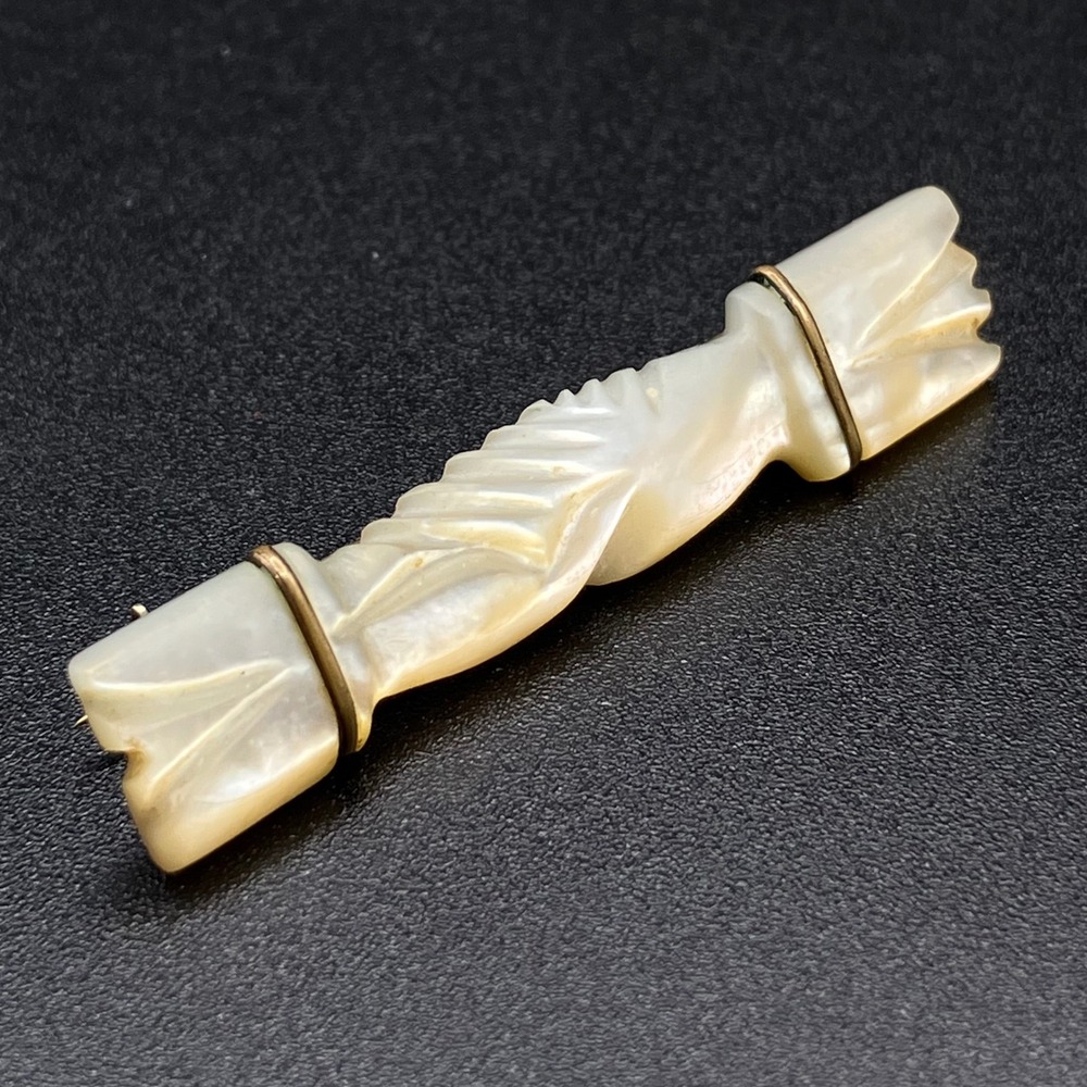 Vintage Handshake Friendship Pin White Carved Mother of Pearl Brass Tone 1.92in - Picture 2 of 7